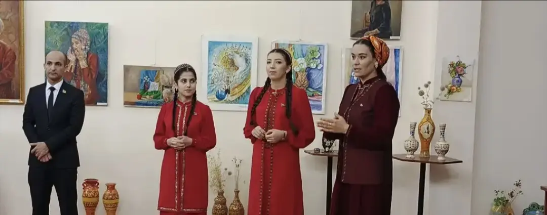 "Mydam ganat berýär mährem eneler" atly Nakgaşçylyk bölüminiň talyplarynyň sergisi.