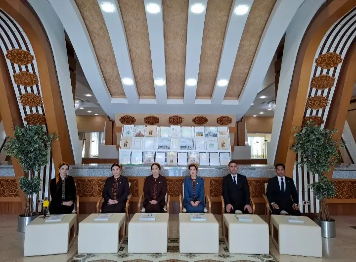 “Ynsanperwerligiň beýik nusgasy” atly söhbetdeşlik