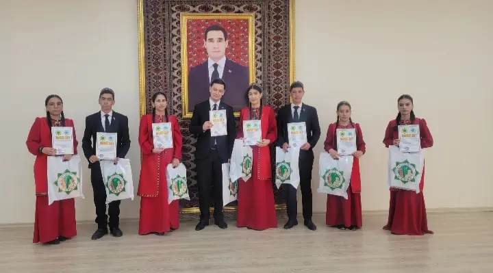 "Zehinli ýaşlar Watanyň daýanjy" atly bäsleşik