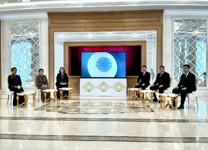 "Bitaraplyk we parahatçylyk-ýaşlaryň täze mümkinçilikleriniň möhüm guraly" atly brifing maslahaty