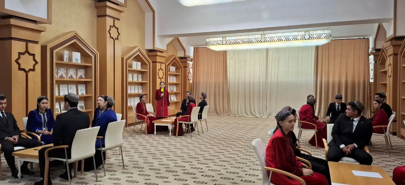 “Kitap-dünýäniň açary”
