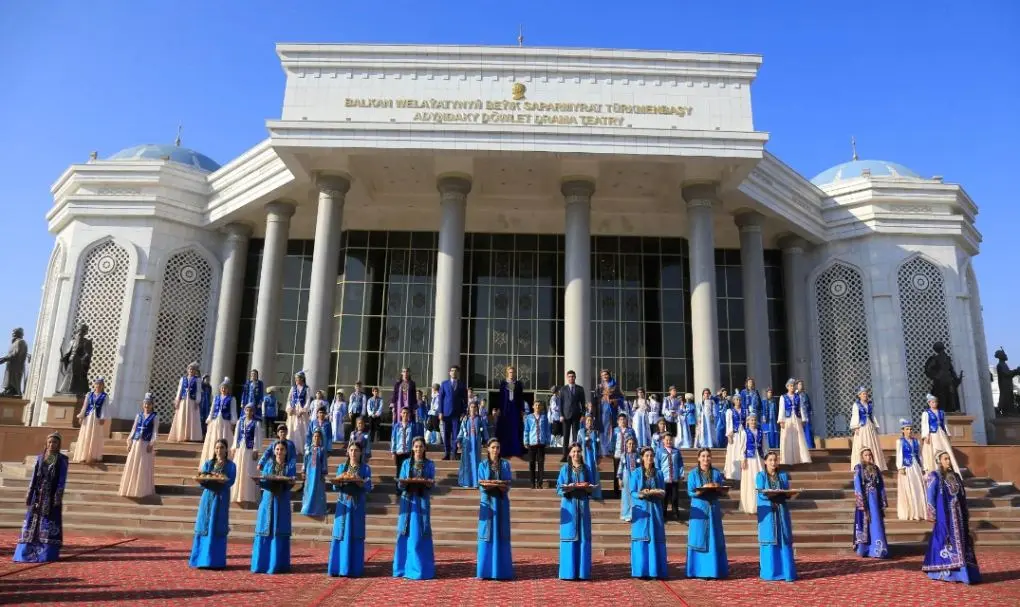 “Türkmenistan dost-doganlyk mekany”