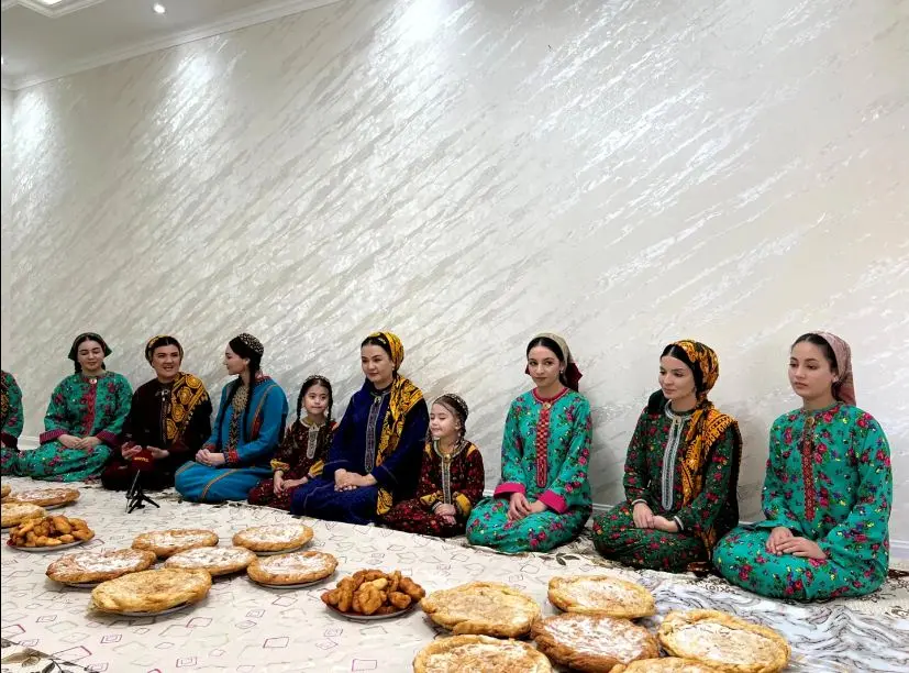 “Bereketli saçaklaryň başynda zenanlaryň ýürek buýsançlary”